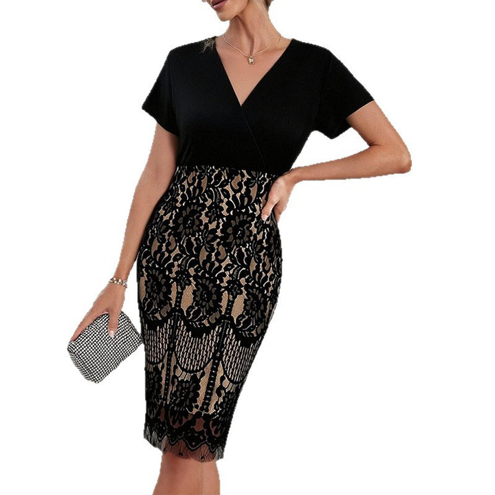 Robe en dentelle élégante pour femmes avec décolleté en V et manches courtes Chic & Stil