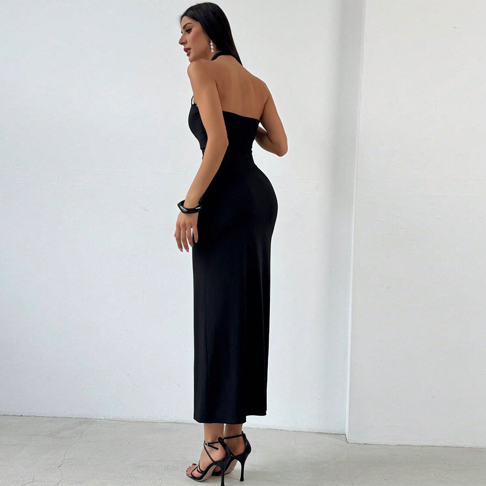Robe maxi pour femmes avec un décolleté croisé sophistiqué et une silhouette près du corps Chic & Stil
