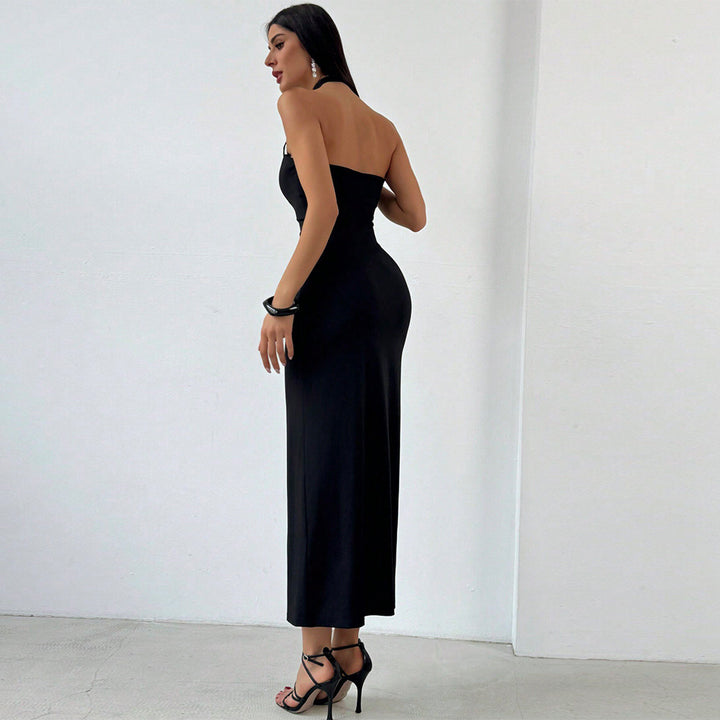 Robe maxi pour femmes avec un décolleté croisé sophistiqué et une silhouette près du corps Chic & Stil