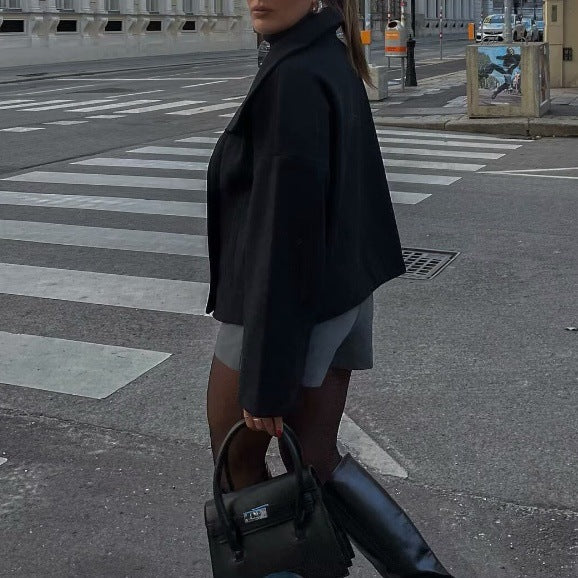 Veste de transition féminine à la mode avec une coupe décontractée et patte de boutonnage double Chic & Stil