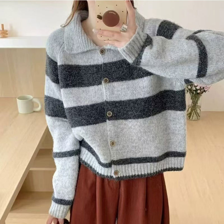 Ladies cozy knitted cardigan with contrasting stripes and a soft knitted material Lune London