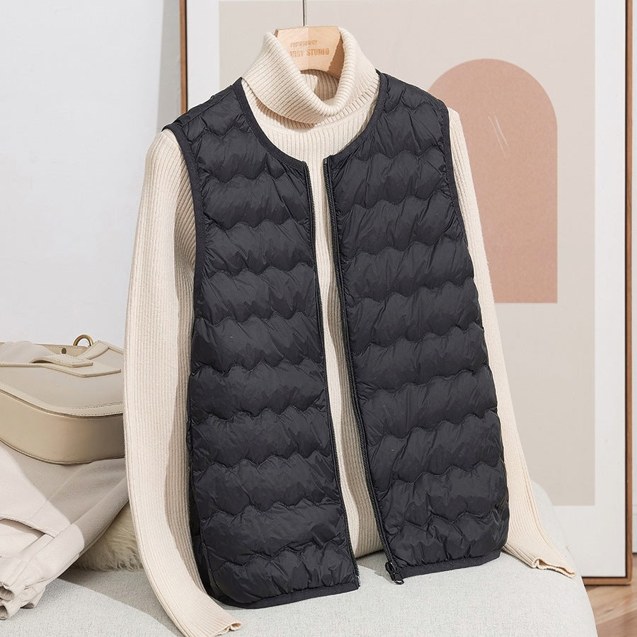 Women's lightweight padded vest without sleeves with zipper and wave quilting Amarae