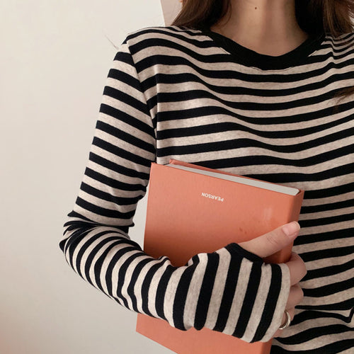 Ladies casual long sleeve shirt with fashionable stripe pattern and thumb holes Chic & Stil
