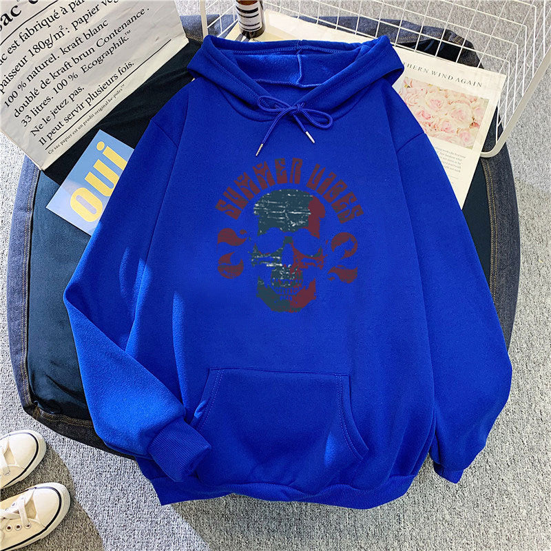 Women's hoodie with artistic skull design Chic & Stil
