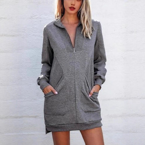 Casual dress for women with high collar and side pockets with opening.