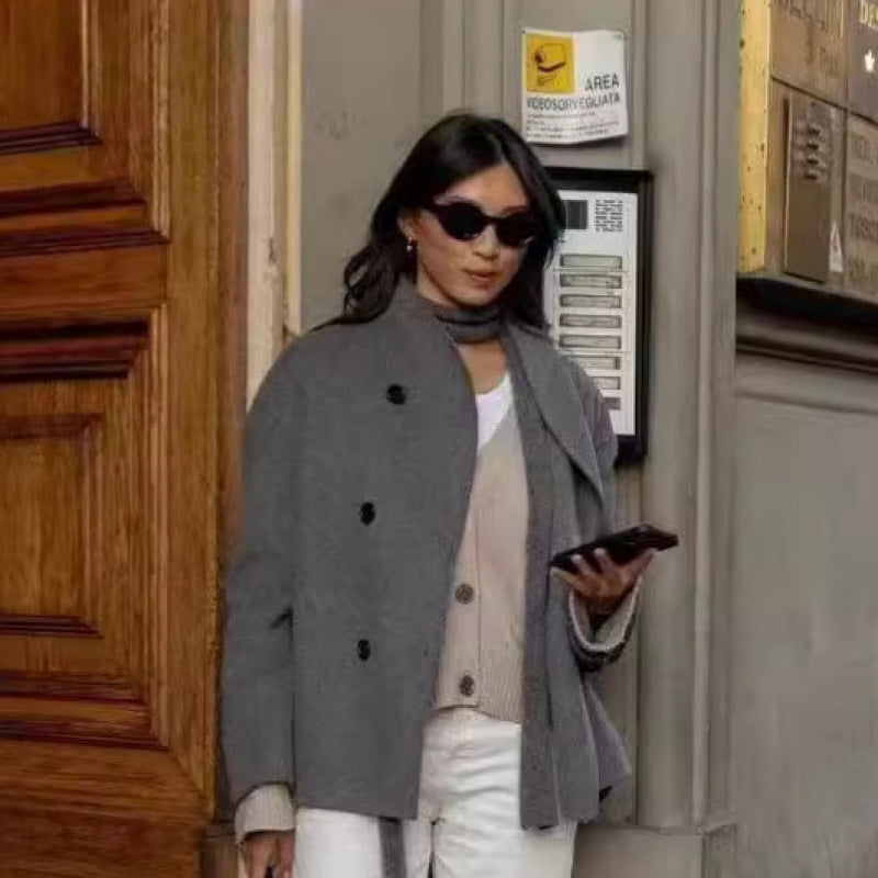 Chic and stylish cropped blazer for ladies