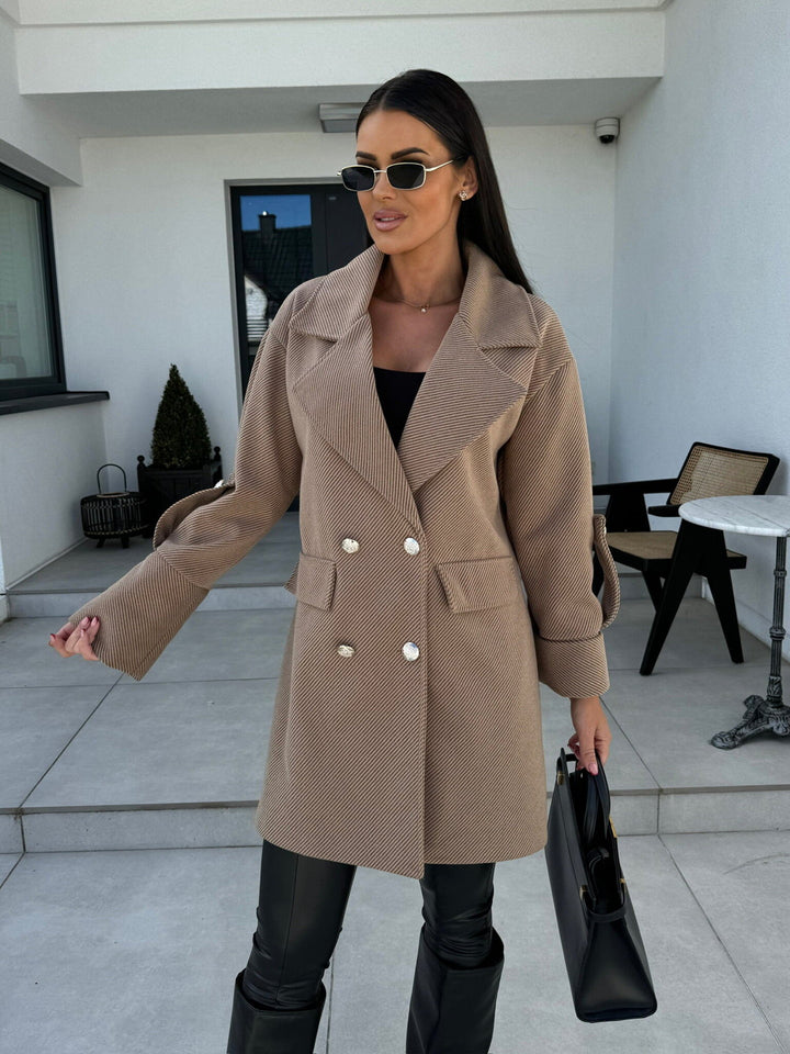 Elegant oversized women's blazer with double-breasted buttons and practical pockets Lune London