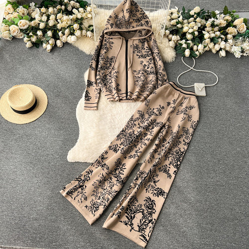 Fashion leisure set for women with hoodie and floral pattern Amarae