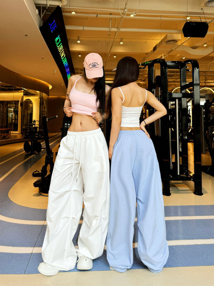 Loose casual pants for women with elastic waist and practical side pockets Lune London
