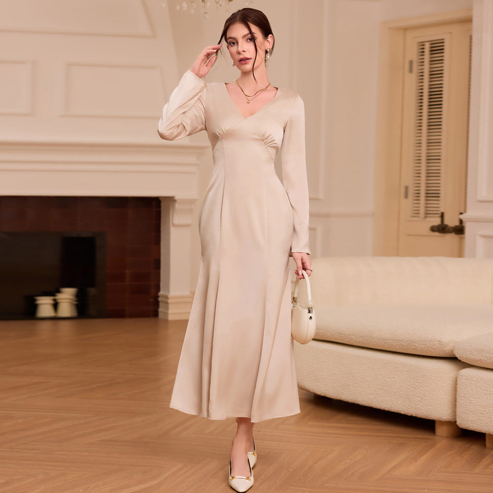 Elegant midi dress for women with V-neck and long sleeves Chic & Stil