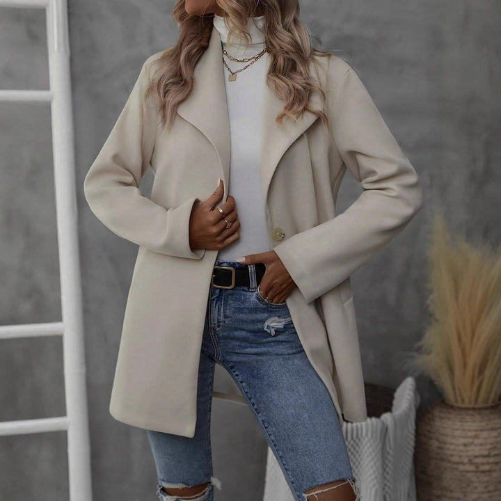 Ladies Elegant Oversized Jacket with Classic Cut and Chic Modern Buttons