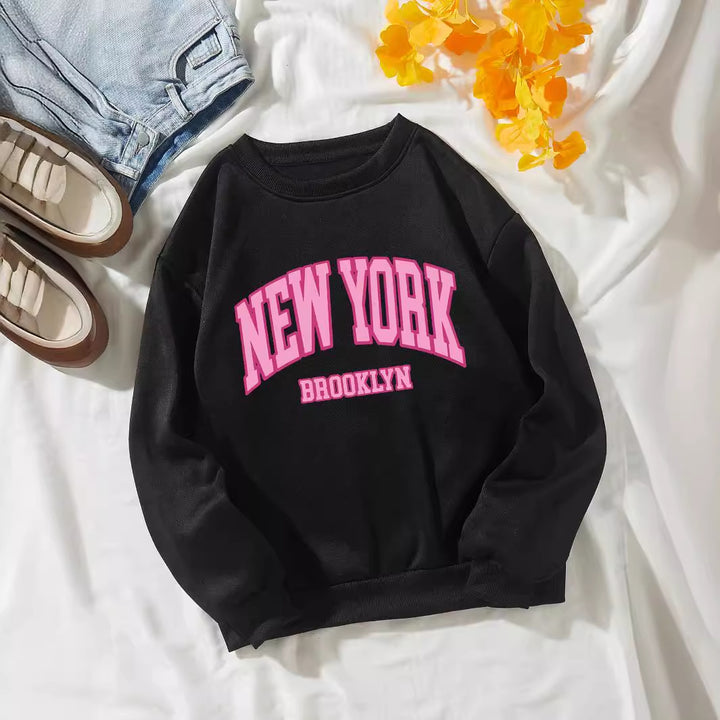 Women's casual sweater with striking NYC print Chic & Stil