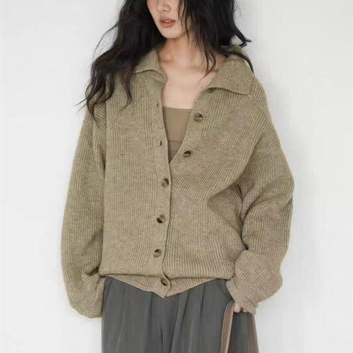 Cardigan féminin confortable avec manches larges et boutons décoratifs Chic & Stil