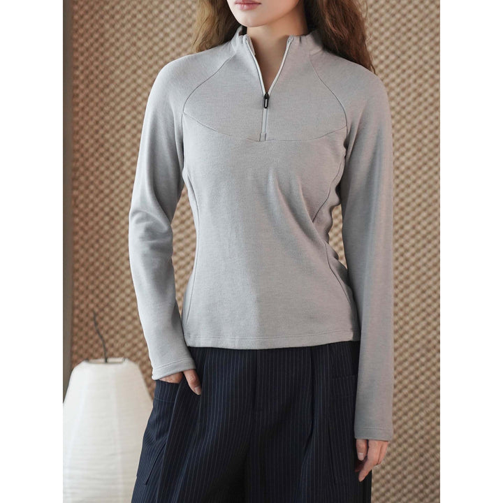 Women's Long Sleeve Thermal Shirt with Short Zipper and Fitted Silhouette Amarae