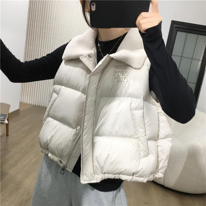 Women's trendy quilted vest with large collar and practical pockets Lune London