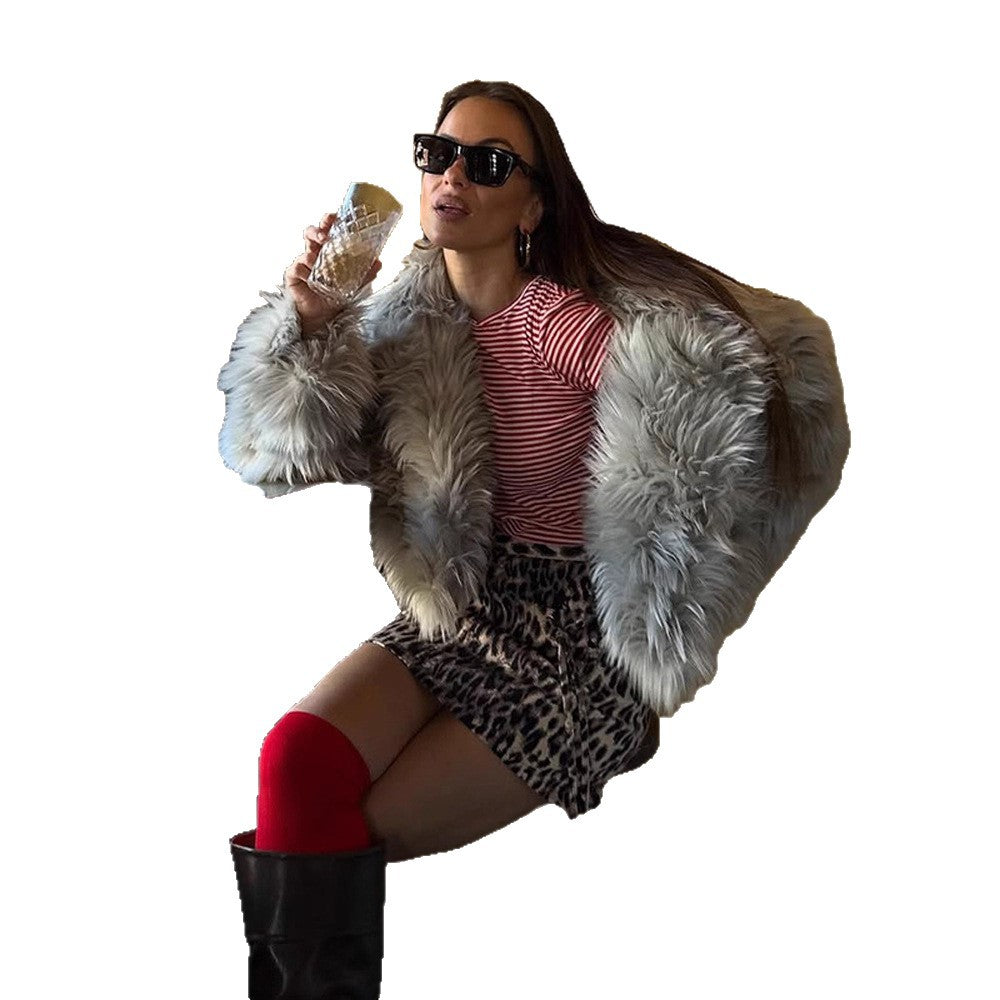 Women's short cut voluminous faux fur coat with shaggy texture Amarae