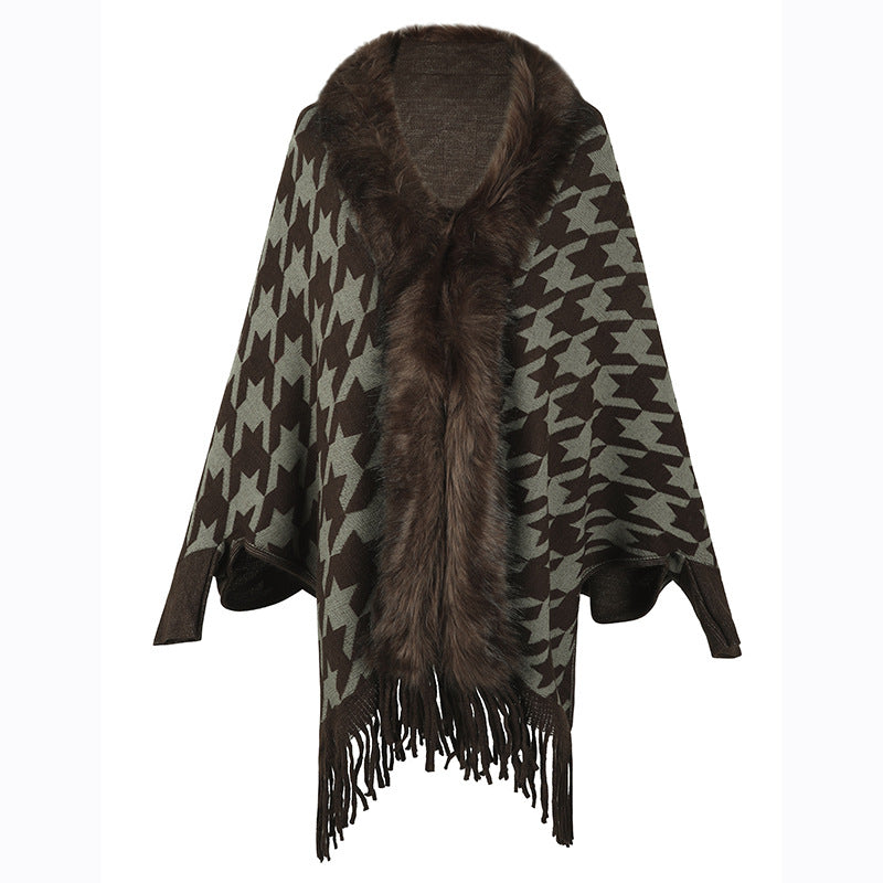 Ladies elegant poncho with exclusive fur trim and modern star pattern Lune London
