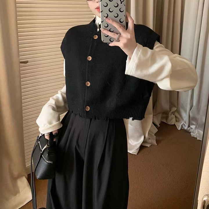 Cardigan court pour femmes avec ourlet fendu et détails de boutons en bois Chic & Stil