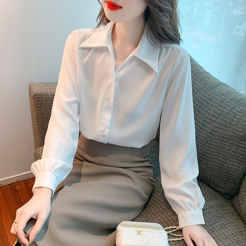 Blouse élégante pour femmes avec des détails classiques Chic & Stil