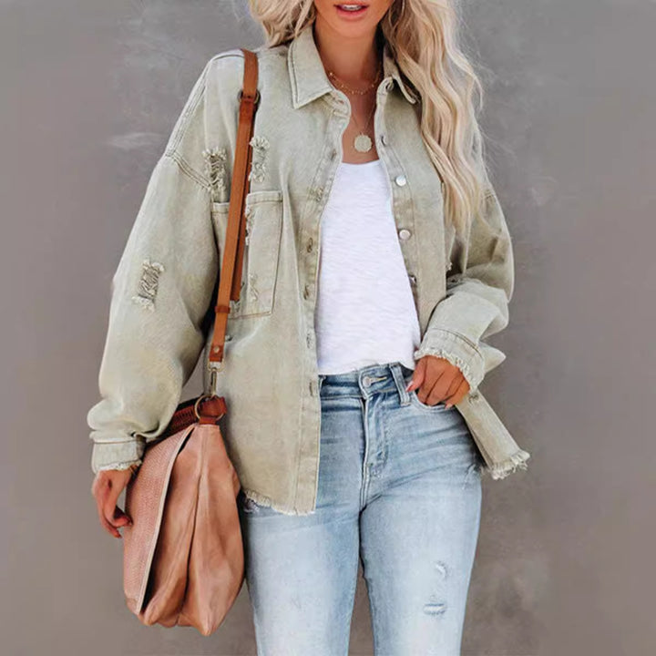 Oversized denim jacket for women with frayed hem and button-up design Chic & Stil
