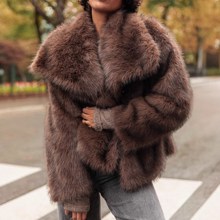 Luxury faux fur jacket for women with voluminous sleeves and a wide lapel Lune London