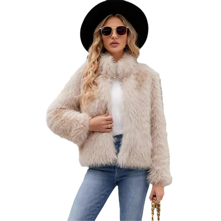 Luxurious short women's jacket in faux fur with a trendy collar Lune London