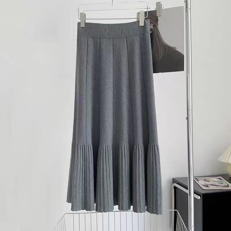 Pleated maxi skirt for women with flared hem and high waist Lune London