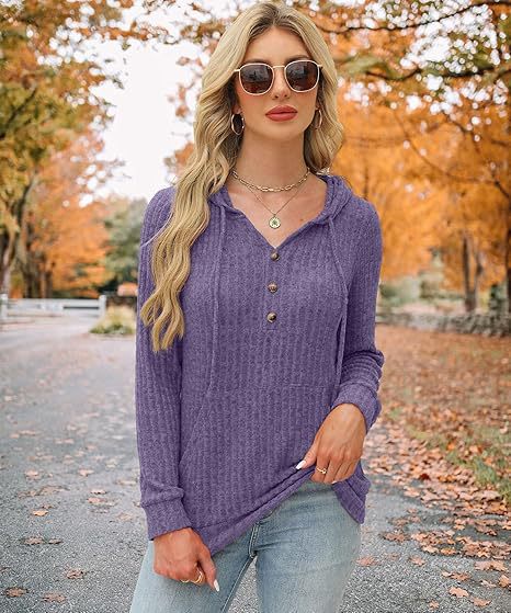 Sweat à capuche confortable pour femmes avec patte de boutonnage et poches latérales Chic & Stil