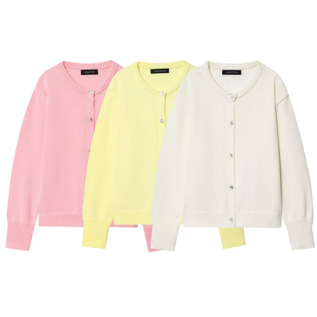 Elegant women's cardigan with buttons and round collar Lune London