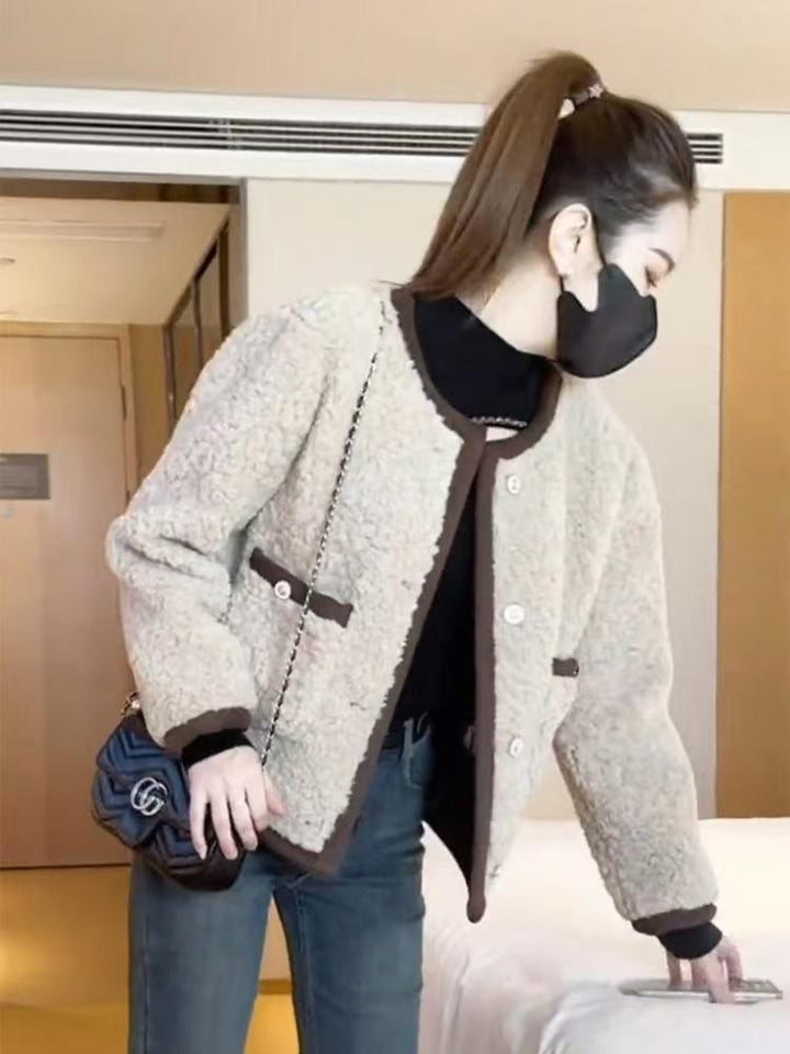 Veste teddy confortable pour femmes avec des détails de bouton pratiques Chic & Stil