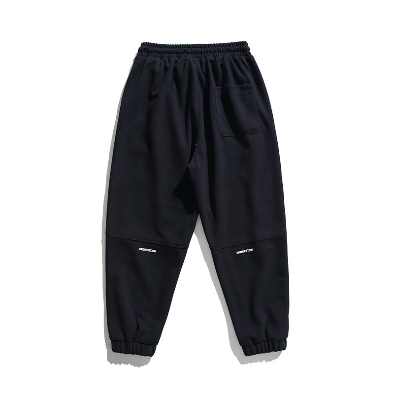 Unisex wide jogging pants in oversized cut with elastic waistband, knee panel and ribbed cuffs Amarae