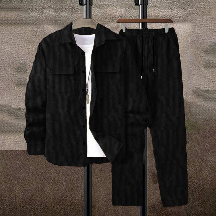 Leisure suit for men with striped design and practical pockets Lune London