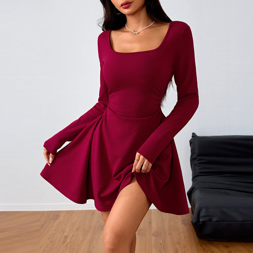 Robe mini femme avec décolleté carré et jupe évasée Chic & Stil