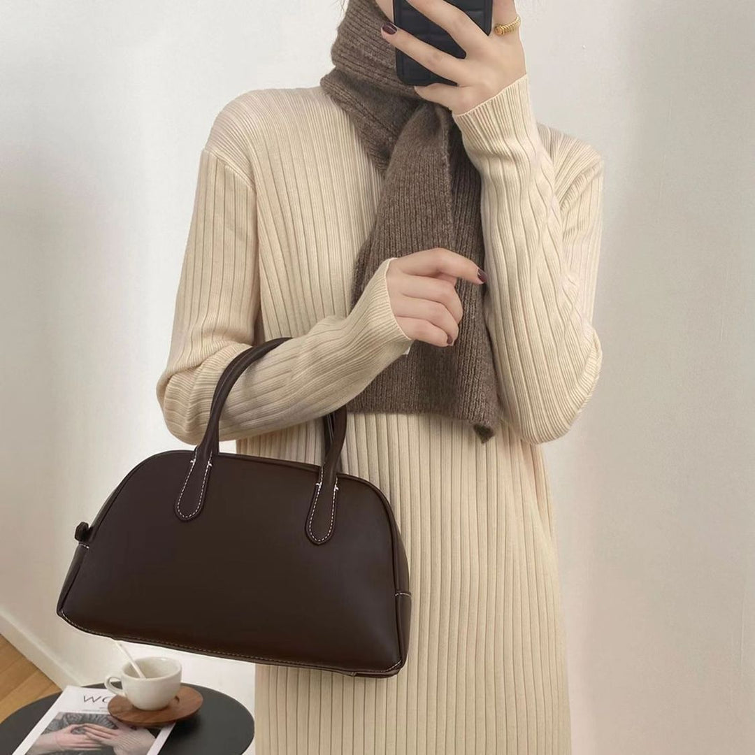 Robe tricotée pour femme avec col haut et décoration à franges tendance Chic & Stil