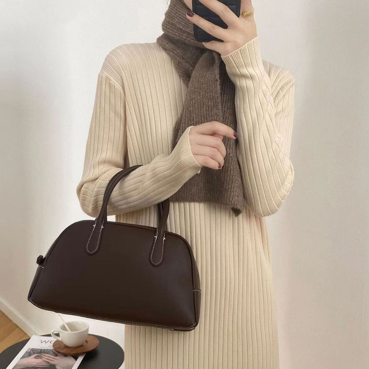 Robe tricotée pour femme avec col haut et décoration à franges tendance Chic & Stil