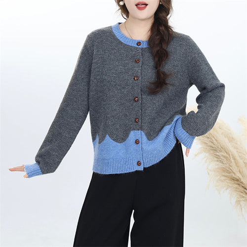 Chandail élégant pour femmes avec un motif de vagues colorées et des détails de boutons Chic & Stil