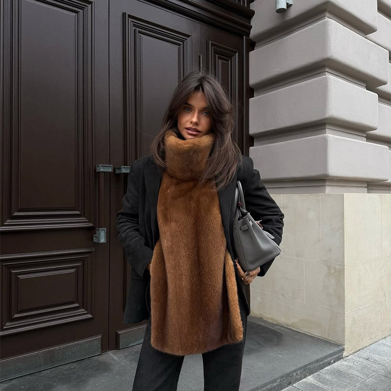 Faux fur scarf for women with practical wrapping technique Lune London