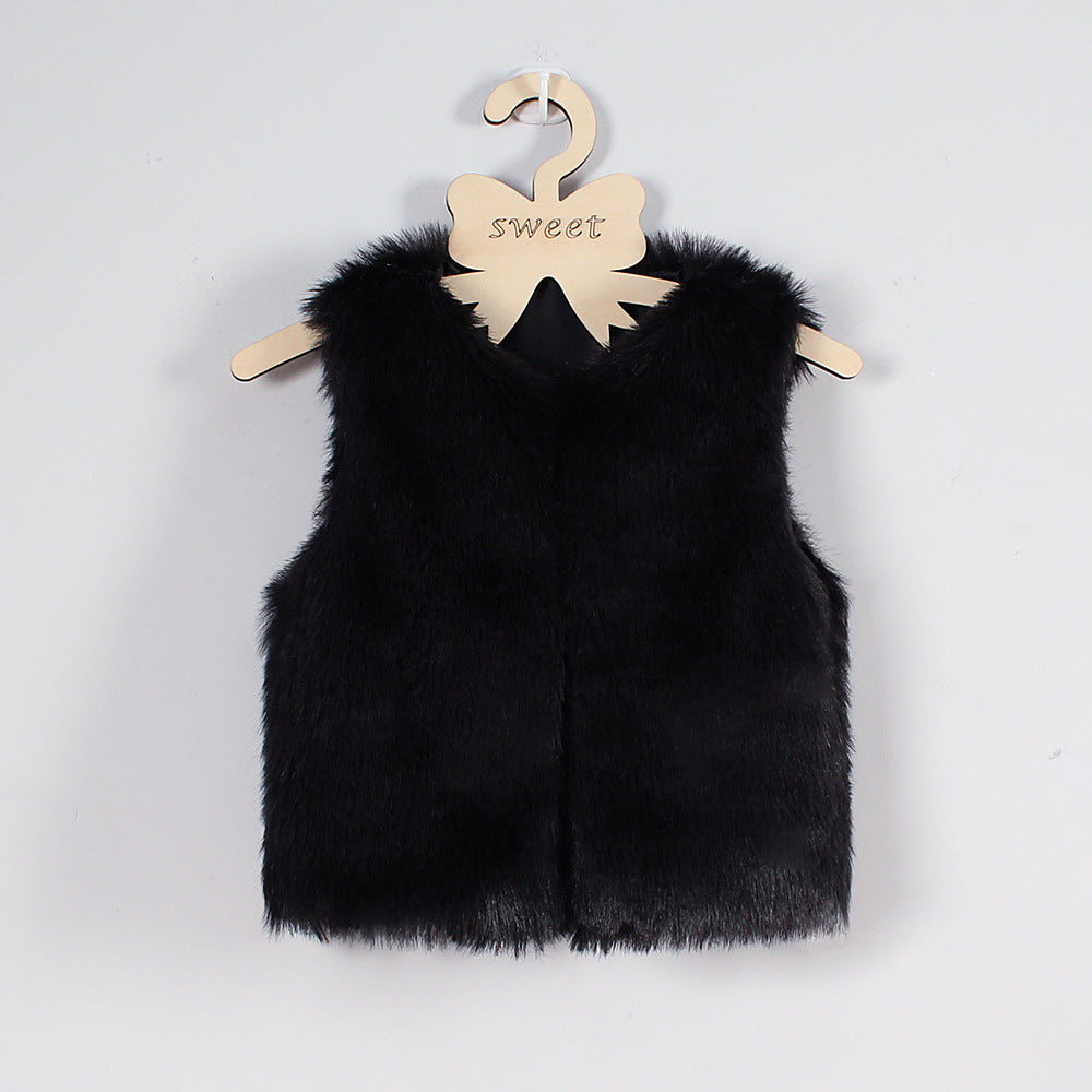 Women's soft faux fur vest with an elegant design Lune London
