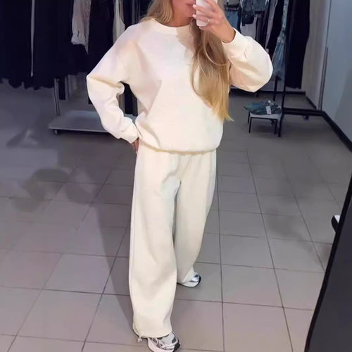 Ensemble de détente sportif pour femmes avec des détails scintillants et une coupe ample Chic & Stil