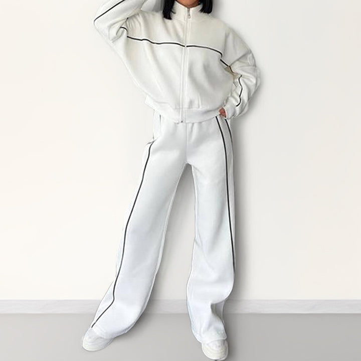Ensemble sportif pour femmes avec matériau doux et inserts en hauteur. Chic & Stil