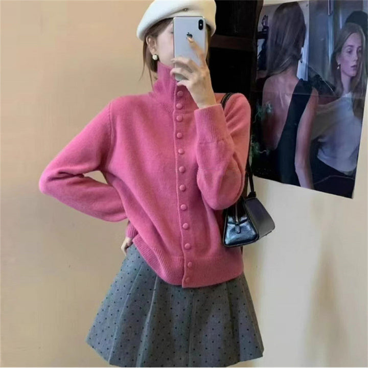 Pull en maille pour femme avec col montant et détail de bouton Chic & Stil