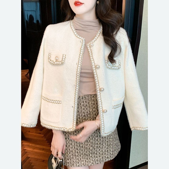 Veste bouclée élégante pour femmes avec garniture en perles Chic & Stil