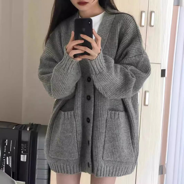 Chunky knit sweater for women with large pockets and relaxed fit Lune London
