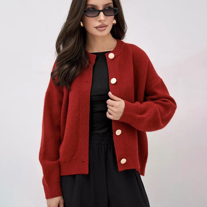 Cardigan pour femmes avec de grands détails de boutons et coupe décontractée Chic & Stil