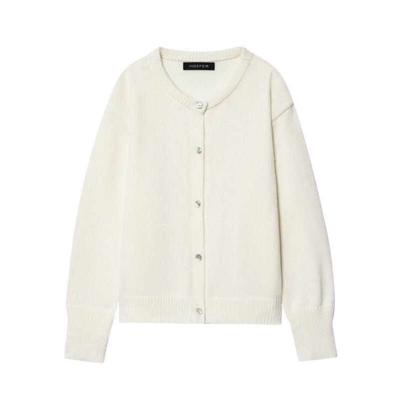 Ladies comfortable cardigan with button closure and relaxed fit Lune London