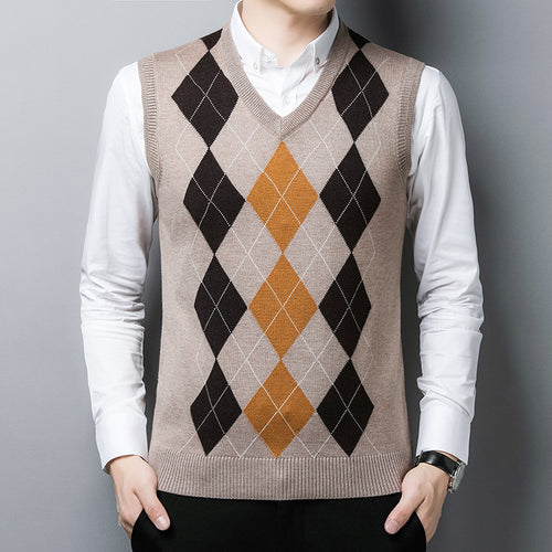 Men's classic knit V-neck sweater with diamond pattern Amarae
