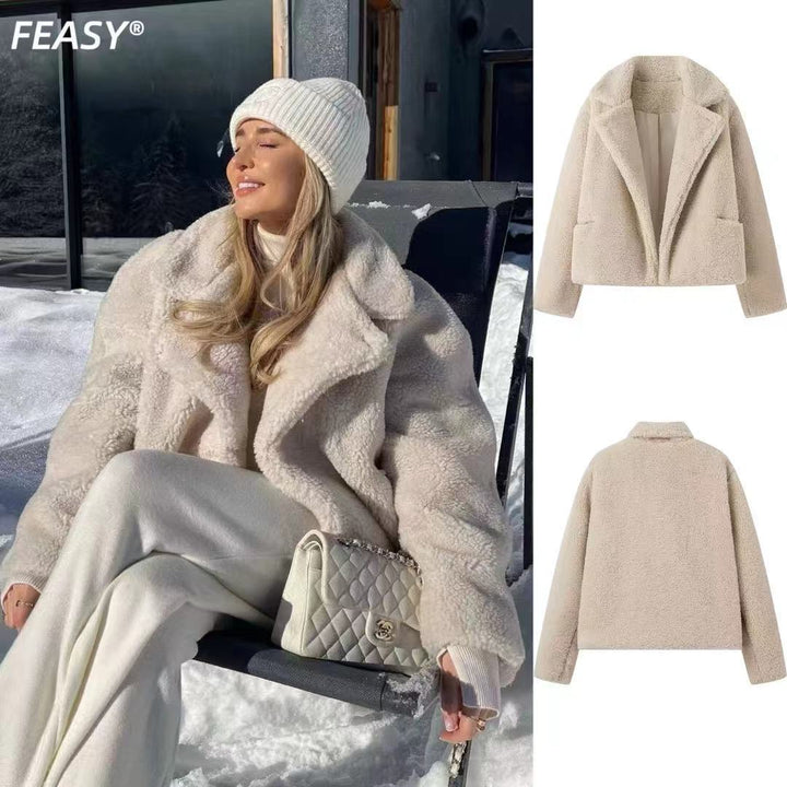Veste teddy douillette pour femmes avec un revers moderne Chic & Stil
