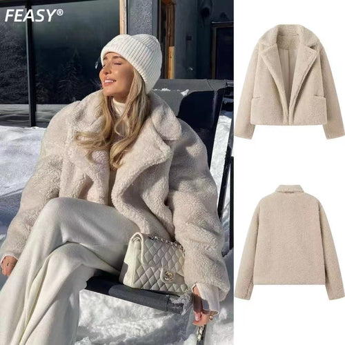 Veste teddy douillette pour femmes avec un revers moderne Chic & Stil