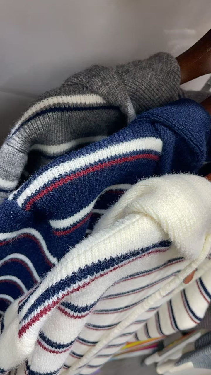 Sweat à capuche féminin à la mode avec motif à rayures texturé Chic & Stil
