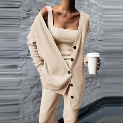 Women’s knitted jacket with a relaxed fit and practical pockets Amarae
